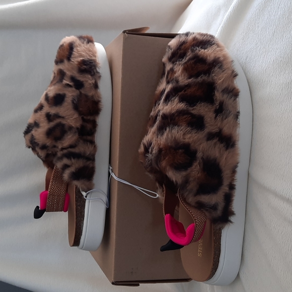 10. Steve Madden leopard print faux fur slingback shoes - Picture 3 of 14